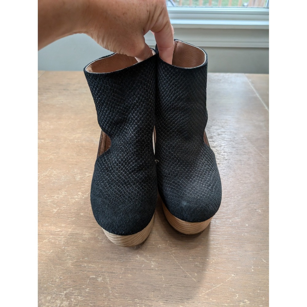 Free People Horizon Clog Bootie Black Snakeskin Embossed Wooden Platform Size 38 - Picture 3 of 8